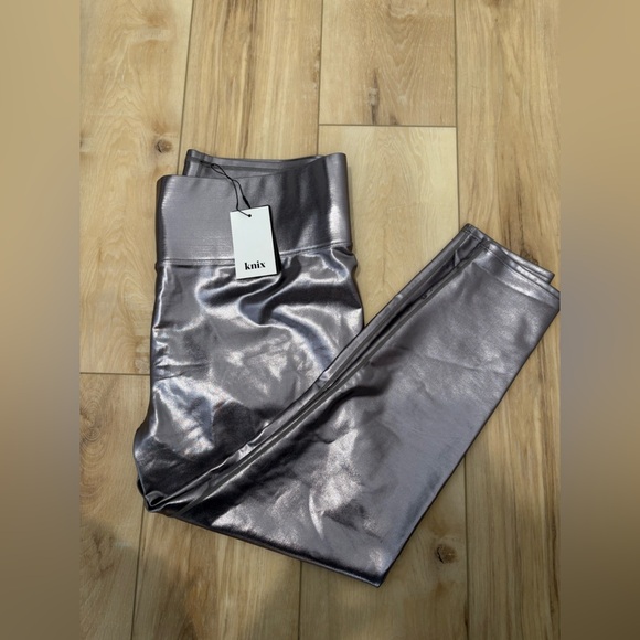 NWT- KNIX & BIRDS PAPAYA COLLAB SILVER CHROME LEGGINGS- 2X - Picture 9 of 9